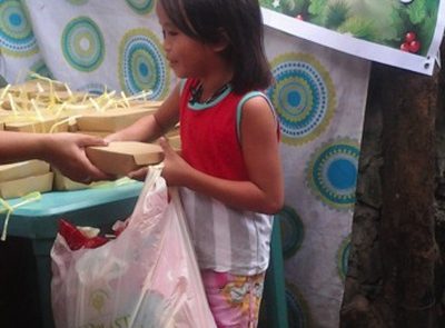 Christmas-in-a-Cart giving SIAC Dec 2014