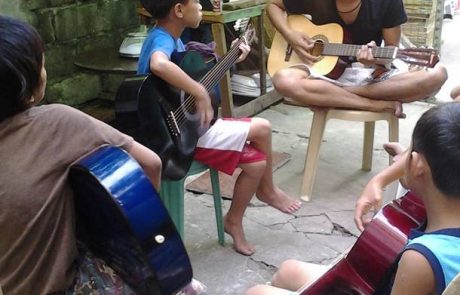 Music-in-a-Cart first guitar lessons March 2015