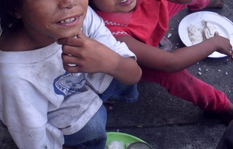 School in a cart meal time