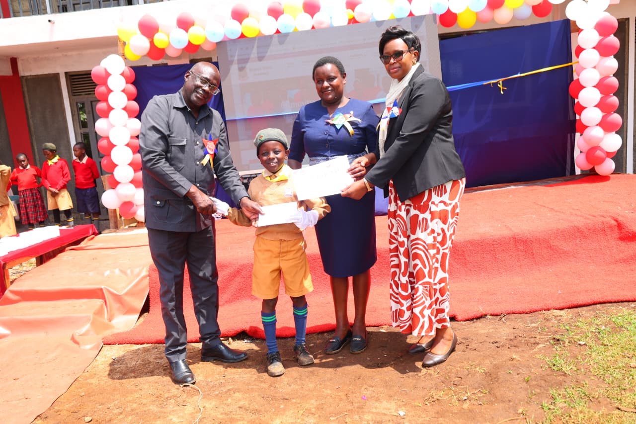 Ryan Kiprop with mom-5thWC-gr3-Keneni-July26